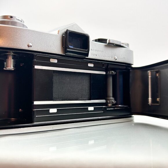 YASHICA J Penta 35mm Film Camera with Shutter Release Grip - Picture 3 of 10